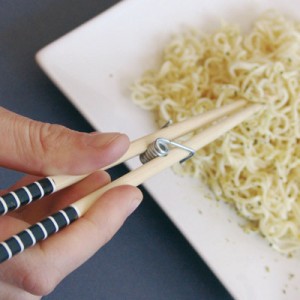 Palillos chinos con pinzas de la ropa