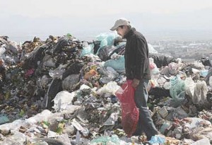 casas con ladrillos de basura